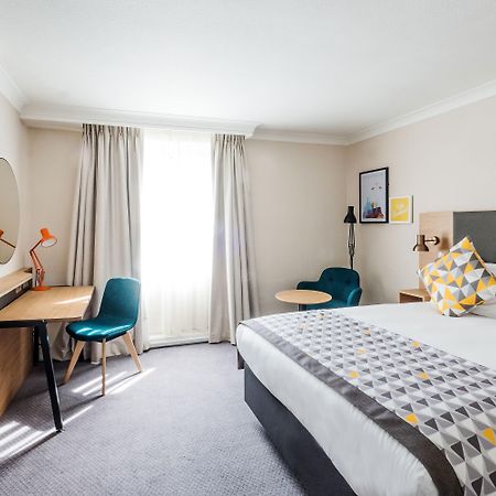 Holiday Inn Farnborough By Ihg Kültér fotó