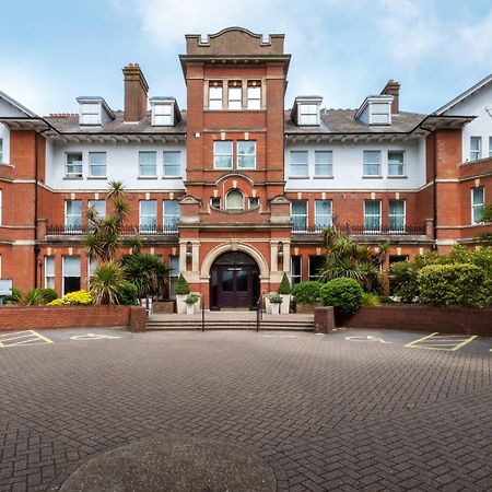 Holiday Inn Farnborough By Ihg Kültér fotó