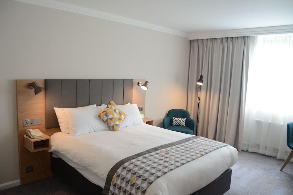 Holiday Inn Farnborough By Ihg Kültér fotó