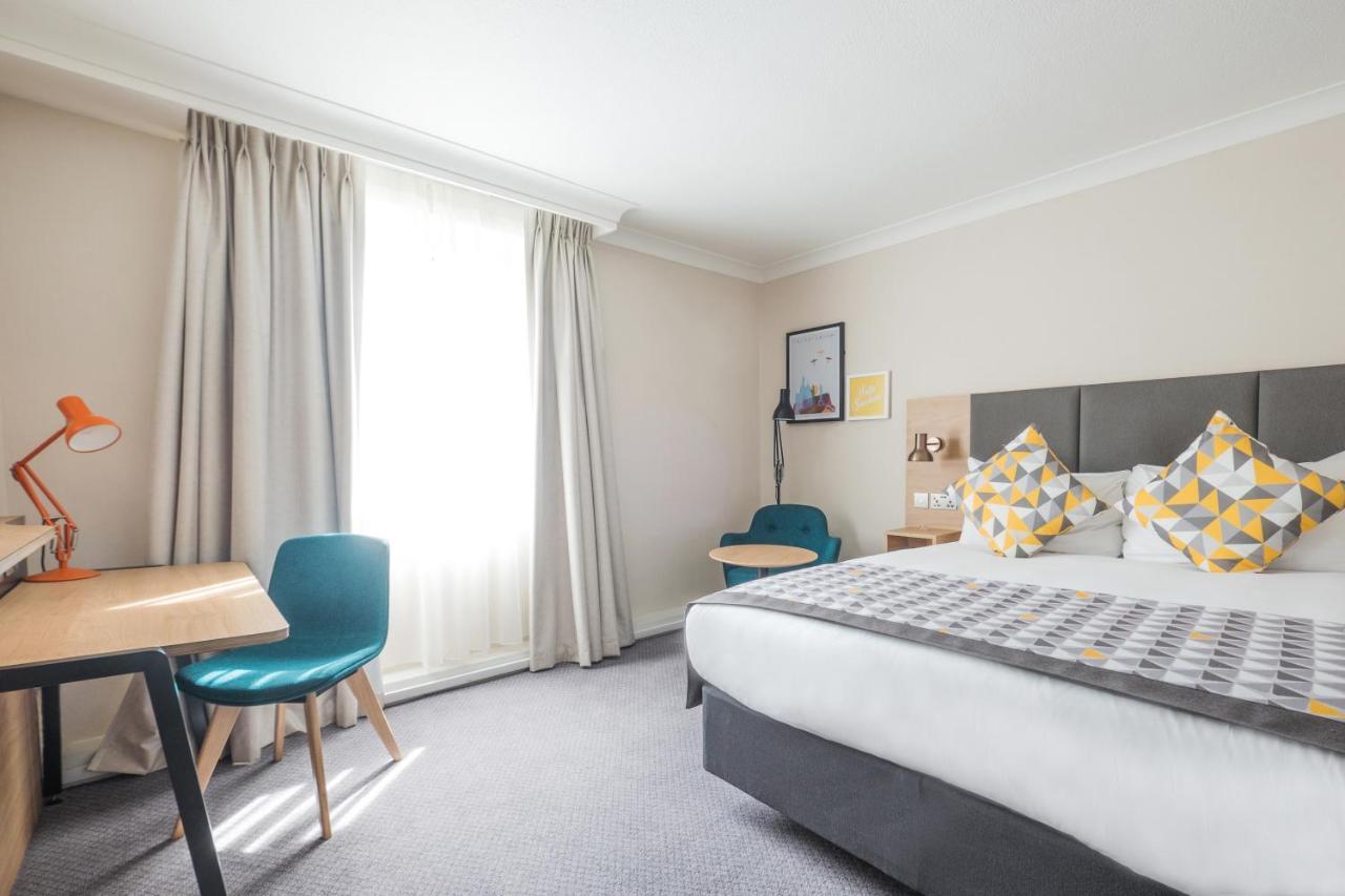 Holiday Inn Farnborough By Ihg Kültér fotó