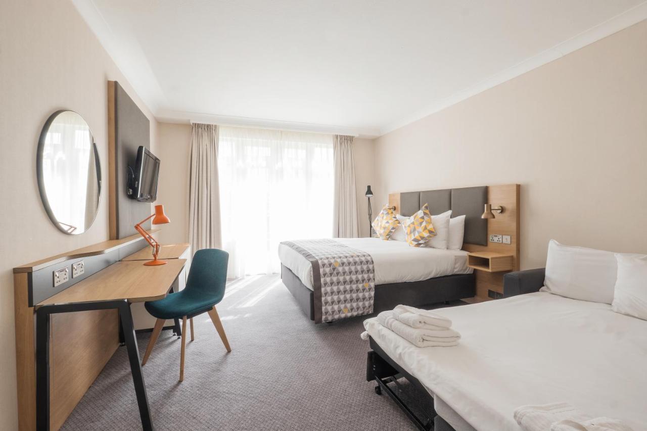 Holiday Inn Farnborough By Ihg Kültér fotó