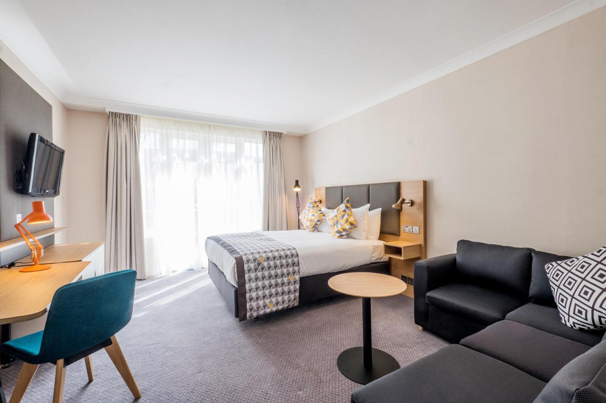 Holiday Inn Farnborough By Ihg Kültér fotó