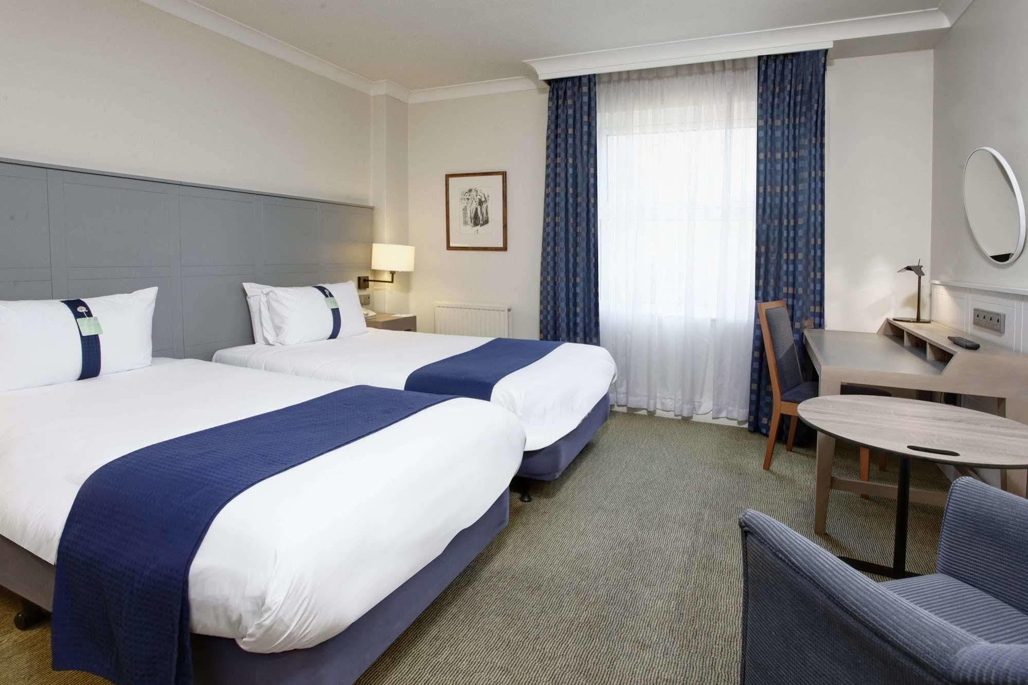 Holiday Inn Farnborough By Ihg Kültér fotó